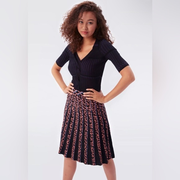 Diane Von Furstenberg Susan Skirt Pleated Jacquard-Knit Skirt Size Small NEW - Picture 13 of 14